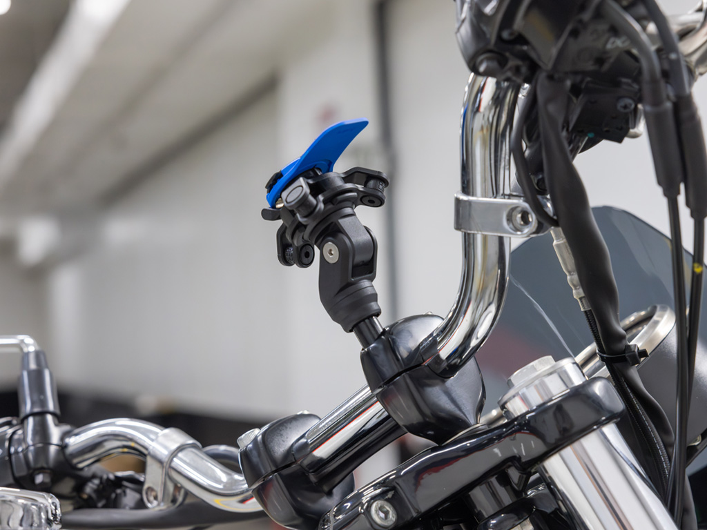 Крепление в траверсу мотоцикла Quad Lock® Handlebar Clamp Mount